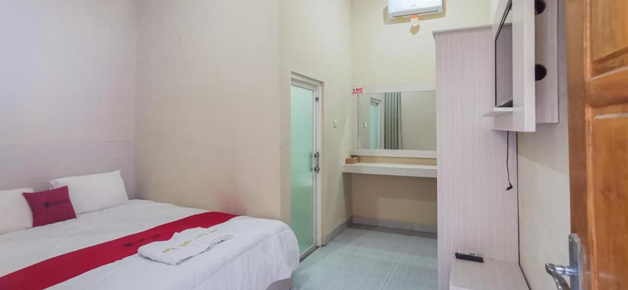 Reddoorz Near Pantai Pancer Door Pacitan酒店 外观 照片